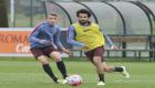 لاعب إيفرتون يتحدث عن مواجهة زميله السابق صلاح في ديربي الميرسيسايد