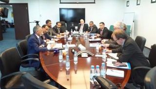 جانب من اجتماع محافظ المركزي اليمني والأمين العام المساعد للأمم المتحدة