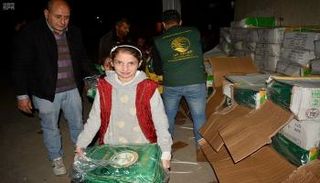 توزيع كسوة شتوية على الطلاب السوريين في لبنان