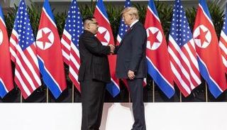 ترامب وكيم خلال القمة الأولى بينهما - أرشيفية