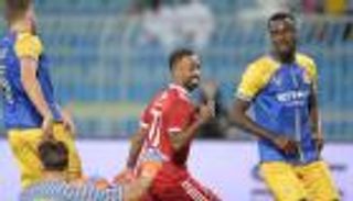لاعب الوحدة السعودي يكشف سر هدفيه في النصر بالدوري