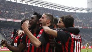 احتفال لاعبي ميلان