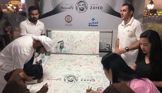 مواطنون إماراتيون ومقيمون يشاركون في أكبر رسالة حب لـ"زايد الخير"