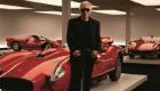 بالصور.. أبرز المشاهير المالكين لسيارات نادرة