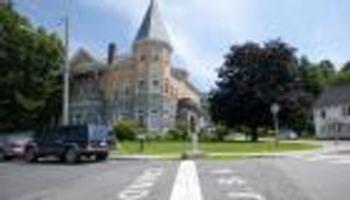 "مكتبة هاسكل الحرة".. مركز ثقافي على الخط الحدودي بين أمريكا وكندا