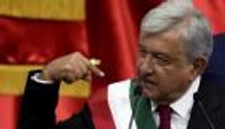 رئيس المكسيك الجديد يستهل ولايته بتعهد يخص المهاجرين