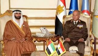 وزير الدولة الإماراتي لشؤون الدفاع خلال لقائه نظيره المصري