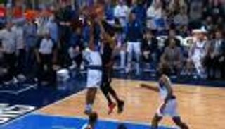 إنقاذ رائع يقودان مافريكس لتخطي كليبرز بدوري السلة الأمريكي