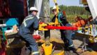 النفط العالمي 2019.. توقعات بفائض معروض وزيادة مخزون هائلة