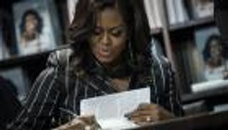 "وأصبحت" لميشال أوباما يبيع مليوني نسخة في أسبوعين