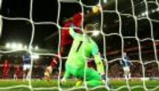 حارس إيفرتون يعتذر عن خطئه الكارثي أمام ليفربول