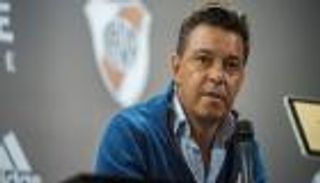 مدرب ريفر بليت يتهم "كونميبول" بسرقة المشجعين