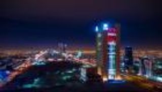 أبراج الرياض تتزين بألوان علم الإمارات والمطارات تحتفي باليوم الوطني