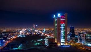 أبراج الرياض تتزين بألوان علم الإمارات 