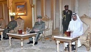 مستشار الشؤون الرئاسية بدولة الإمارات ورئيس أركان الجيش الجزائري 