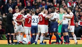 جانب من مباراة أرسنال وتوتنهام