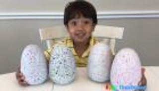 طفل عمره 8 سنوات يكسب 22 مليون دولار عبر يوتيوب