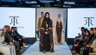 عرض الزي الرسمي لفريق إكسبو 2020 دبي