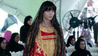 عرض أزياء تراثي بمناسبة اليوم الوطني الـ47