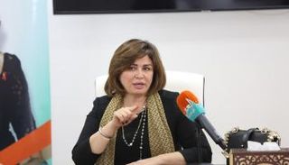 الممثلة المصرية إلهام شاهين خلال ندوة 