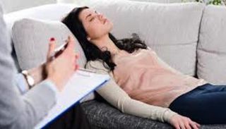 التنويم المغناطيسي يخفف أعراض القولون العصبي