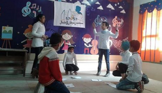 عرض مسرحي للتوعية بمرض السرطان 