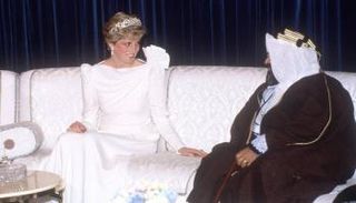 بيع فستان ارتدته الراحلة الأميرة ديانا في زيارة للبحرين  