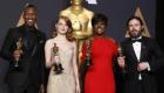 بالفيديو.. أبرز 8 لقطات خطفت الأضواء في حفلات الأوسكار
