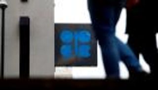 أوبك وحلفاؤها يبحثون في فيينا "معضلة" أسعار النفط