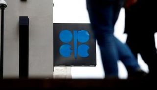 أوبك وحلفاؤها يبحثون في فيينا "معضلة" أسعار النفط 
