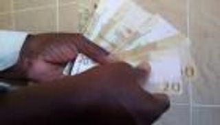 الجنيه السوداني ينخفض إلى مستوى قياسي جديد في السوق السوداء