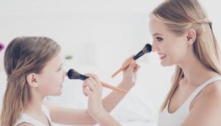 مستحضرات التجميل تؤدي إلى العجز المبكر