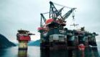 النفط يرتفع بعد تلميح روسيا إلى خفض أكبر لإنتاج النفط