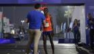فيديو.. تكريم الفائزين في فئة الرجال بماراثون أدنوك أبوظبي العالمي
