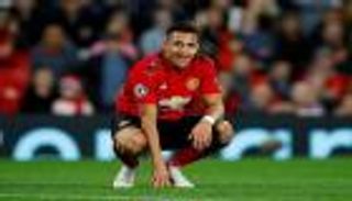 سانشيز يعود لتشيلي تمهيدا لغياب طويل عن مانشستر يونايتد