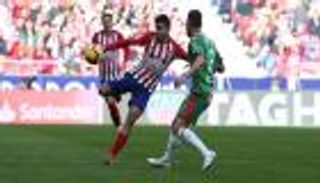 أتلتيكو مدريد يواصل الضغط على برشلونة بثلاثية أمام ألافيس