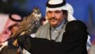 بالصور.. إقبال كثيف على معرض الصقور الأول بالسعودية