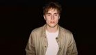 الشاعر البريطاني سام فيندر يتوج بجائزة جمعية النقاد البريطانيين