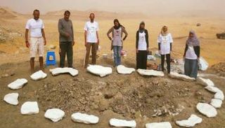 الفريق البحثي المصري بعد الاكتشاف - صورة أرشيفية