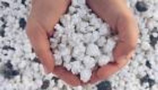 "شاطئ الفشار" الإسباني يثير دهشة محبي السفر