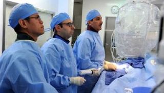 جانب من عملية القسطرة التي جرت في مستشفى راشد بدبي