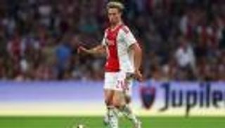 بايرن ميونيخ يعترف باهتمامه بضم هداف برشلونة