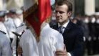 ماكرون يشكر الشرطة في أول تعليق له على احتجاجات السبت لـ"السترات الصفراء"