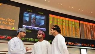 متعاملون في بورصة مسقط- أرشيف