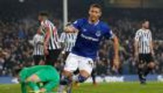 نجم إيفرتون أحدث أهداف برشلونة في ميركاتو الشتاء