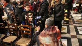 محبو المغني الفرنسي الراحل جوني هاليداي في باريس