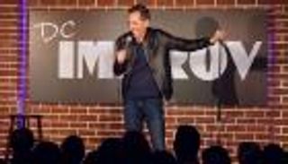 الفنان الفرنسي جاد المالح يقدم عرضا كوميديا على مسرح "دبي أوبرا"