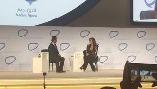 الممثلة اللبنانية نادين نجيم خلال الجلسة