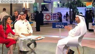 الدكتور علي النعيمي في جانب من فعاليات القمة