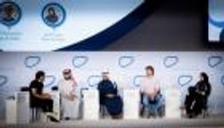 مشاهير العالم الافتراضي يحكون تجاربهم في قمة "رواد التواصل"